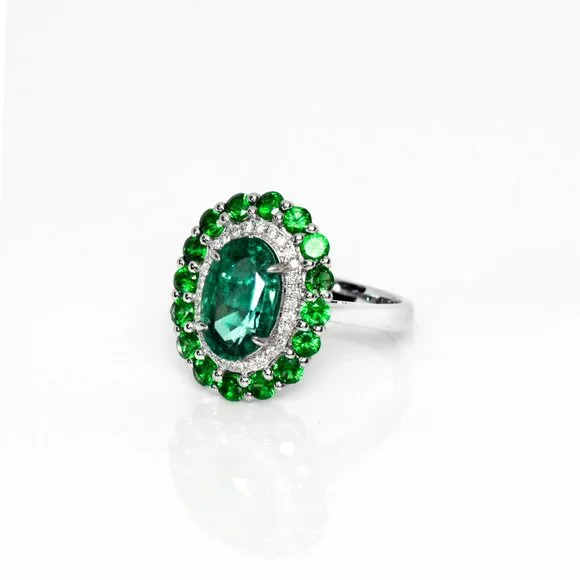 Emerald Ring - Picture 3 of 8
